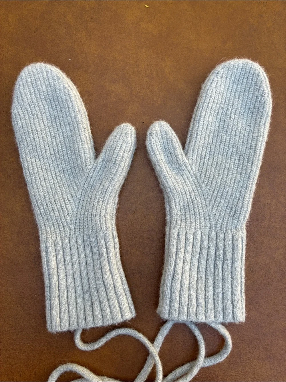 Lululemon Light Gray Ribbed Mittens with String Alpaca Wool Blend